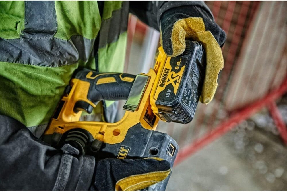 DEWALT DCH274N-XJ Rotary Hammer SDS-Plus 2 1J 400W 18V