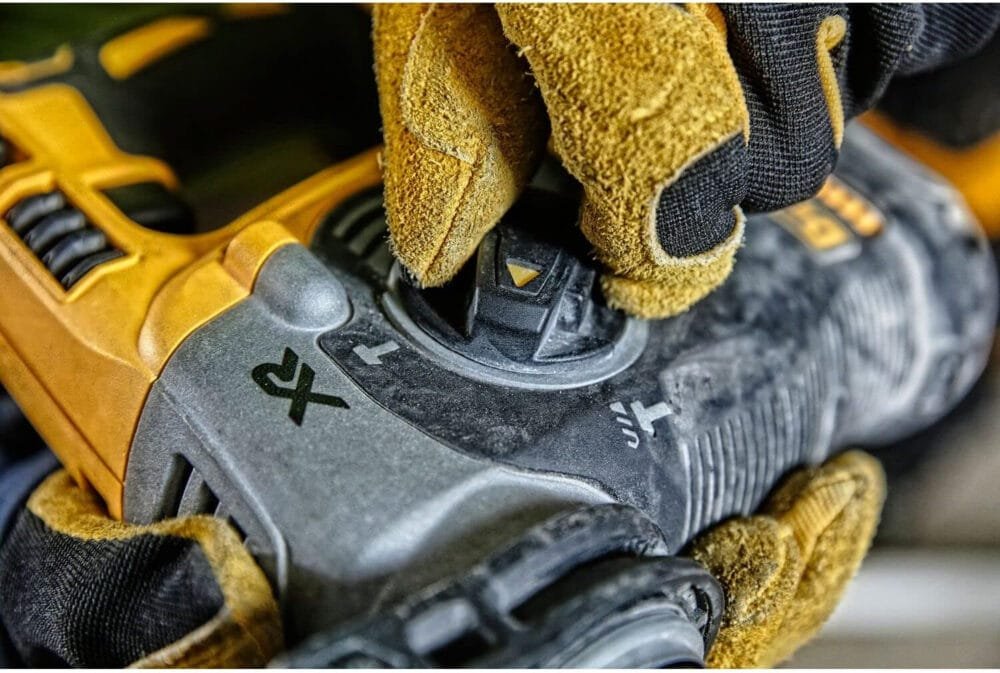 DEWALT DCH274N-XJ Rotary Hammer SDS-Plus 2 1J 400W 18V
