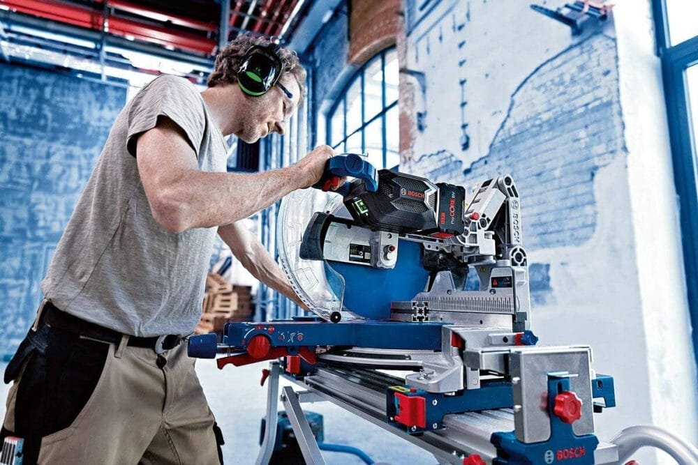 Bosch Professional BITURBO GCM 18V-305 GDC Cordless mitre Saw (incl. Saw Blade, connectivity Module, dust Bag, excl. Rechargeable Batteries and Charger