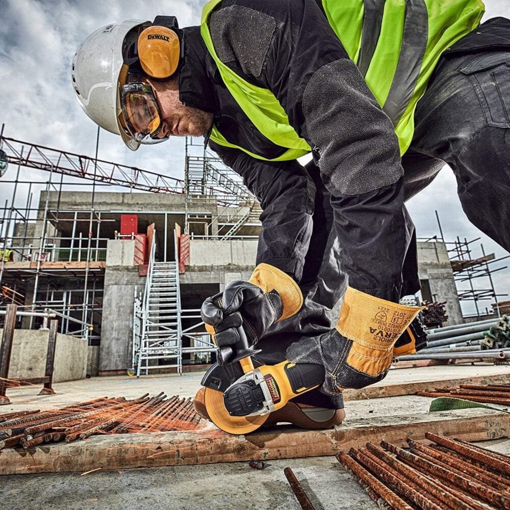Dewalt DCG405N 18v XR Brushless Cordless 125mm Angle Grinder Body Only