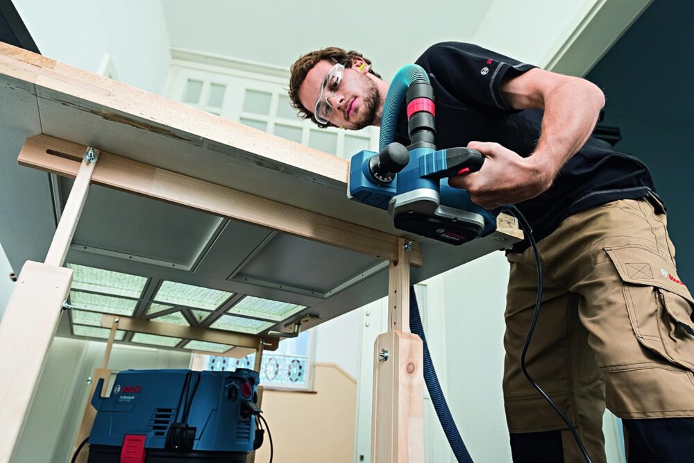 Bosch Professional GHO 16-82 D Corded 240 V Planer, 06015A4070