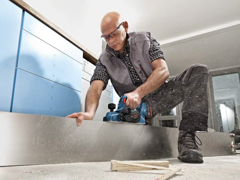 Bosch Professional 18V System Cordless Planer GHO 18V-LI