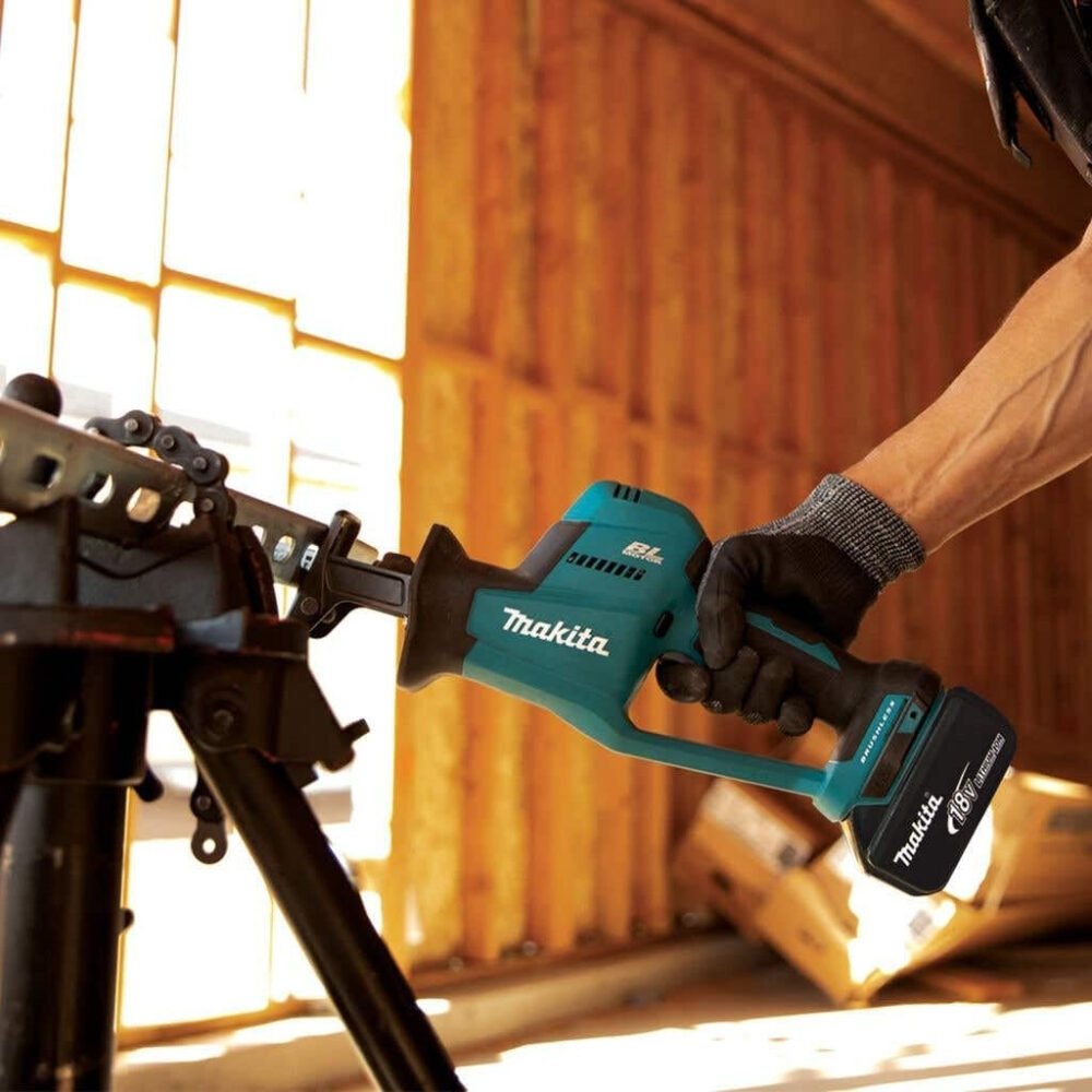 Makita DJR189Z 18V Li-ion LXT Brushless Reciprocating Saw Batteries and Charger Not Included